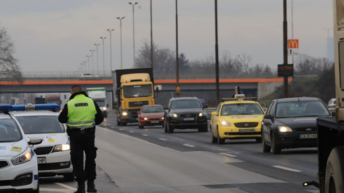 Акция на „Пътна полиция“ за пешеходците и тежките камиони